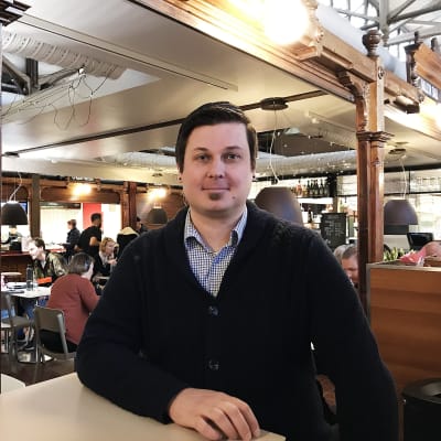 Turkulaisen ruokaravintola Dennisin kokki ja pääluottamusmies Sasu Haapanen.