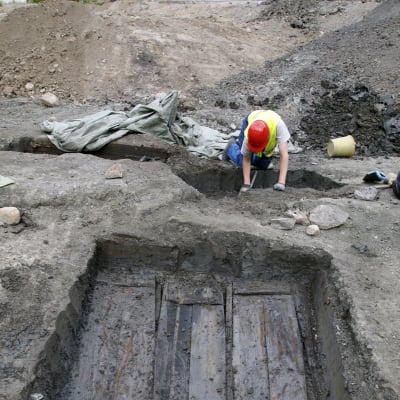 Arkeologiset kaivaukset Tallimäellä Turussa.