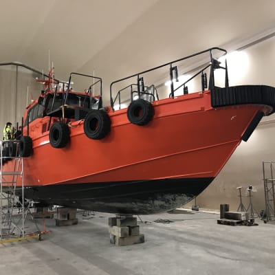 Olycksutredningscentralen undersöker den förlista lotsbåten.