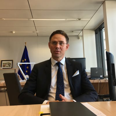 Jyrki Katainen berättar om sina framtidsplaner i sitt arbetsrum i Bryssel