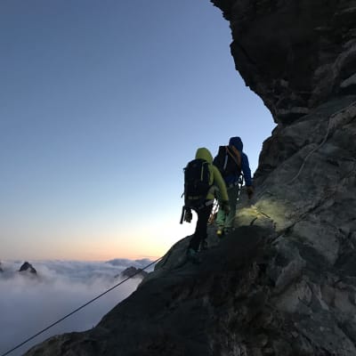 Vuoristoretkeilijöitä Italian Alpeilla