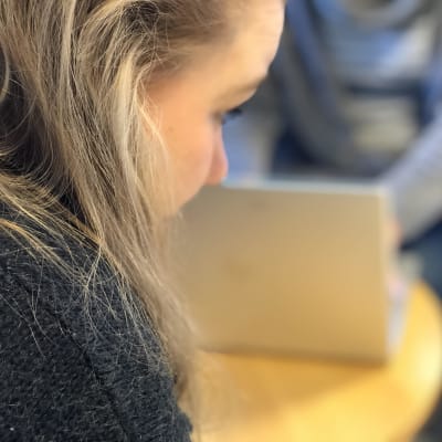 työuupunut esimiehen kanssa palaverissa