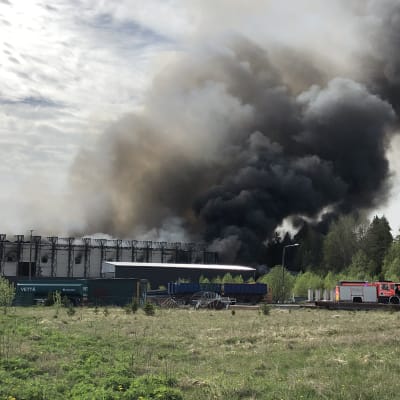 Purkupihan tulipalo Lahden Jokimaalla.
