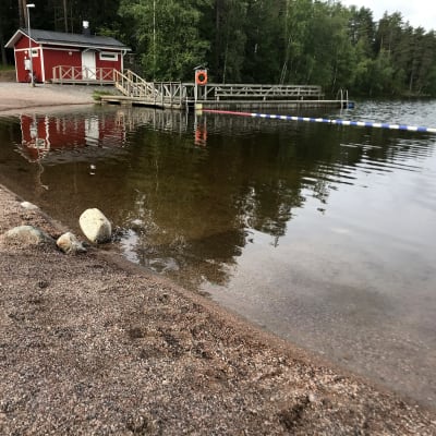 Vähä Tiilijärven uimaranta.