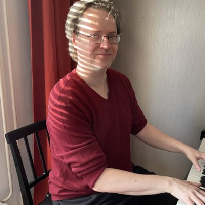 Huippupianisti, Oulunsalo Soi -festivaalin vuoden 2022 taiteellinen johtaja Mika Rännäli.