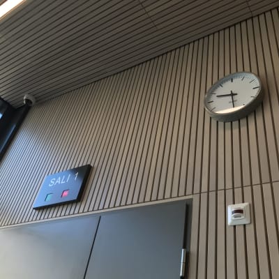 kuva käräjäsalin ulkopuolelta