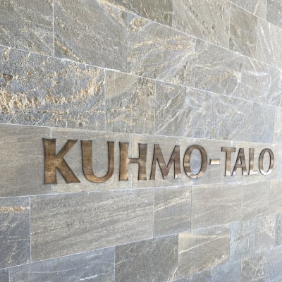 Kuhmo-talon seinä