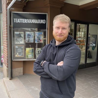 Teatteri Vanhan Jukon taiteellinen johtaja Esa-Matti Smolander 