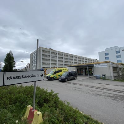 Päijät-Hämeen keskussairaalan pääsisäänkäynti