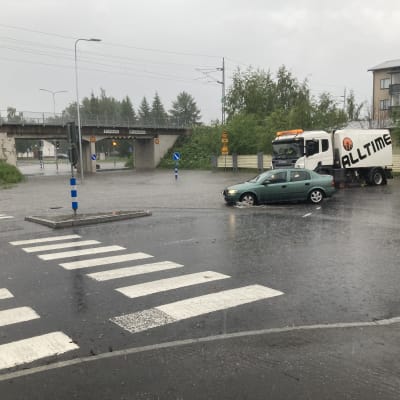 Rankkasateen aiheuttamaa tulvaa Rovaniemellä