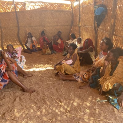 Kvinnor i flyktingläger i Tigray.