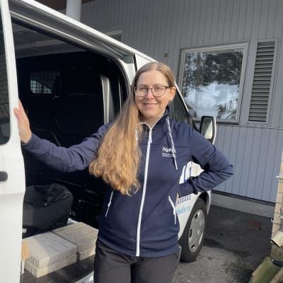 Pohjois-Pohjanmaan liikunta ja urheilu ry:n projektityöntekijä Heidi Similä on valmistelemassa Muista hyvinvointisi! -kiertueelle lähtöä Oulussa.