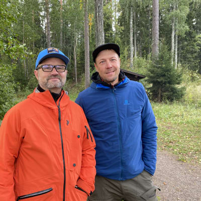 Jyri Pulkkinen ja MIkko "Peltsi"Peltola Tammelassa Saaren kansanpuistossa MetsäHUB-tapahtumassa.