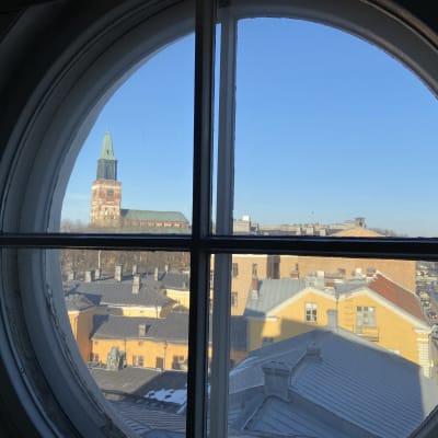 Åbo Domkyrka sedd från Konstens Hus.