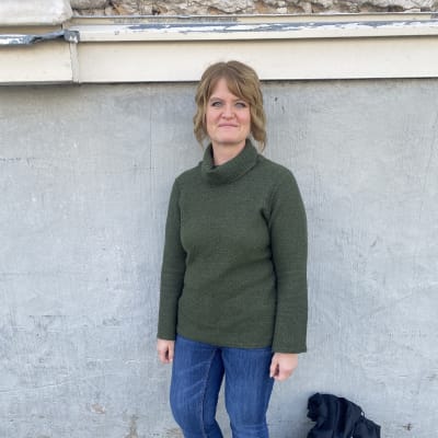 Författaren Ulrika Hansson vänd mot kameran.