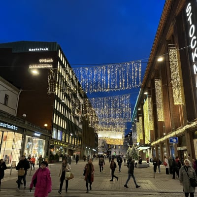 Keskuskatu ilta-aikaan.