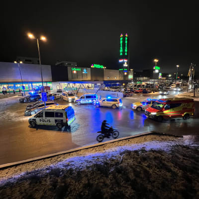 Poliisin operaatio Tampereen Lielahdessa 17.1.2023.