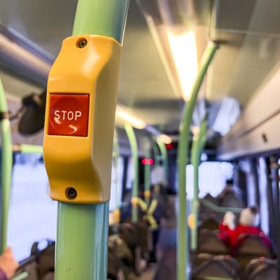 Stoppknapp i en buss.