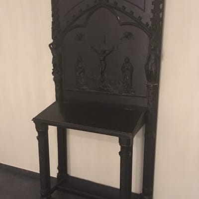 En svart biktstol från Kölnerdomen.