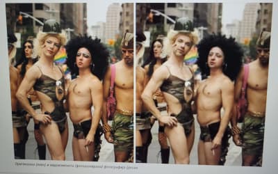 fejkbild av Zelenskyj på Pride parad i spända lädershosrt och stor peruk