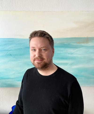 Ett fotografi av bildkonstnären Erik Creutziger.