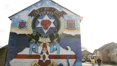 Bild på en väggmålning som den lojalistiska paramilitära gruppen UDA.