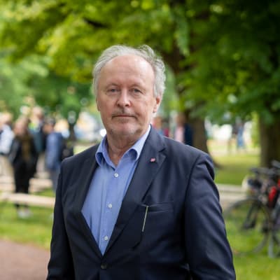 Aki Linden, perhe ja peruspalveluministeri. 