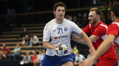 Max Granlund spelar handboll.
