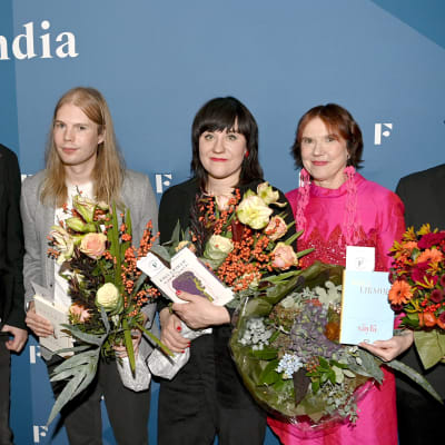 De nomineradet ill Finlandia-priset år 2021: Jukka Viikilä, Matias Riikonen, Marjo Niemi, Rosa Liksom och Joel Elstelä.