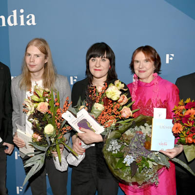 De nomineradet ill Finlandia-priset år 2021: Jukka Viikilä, Matias Riikonen, Marjo Niemi, Rosa Liksom och Joel Elstelä.