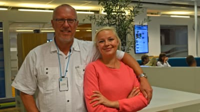 Ole Jacobsen och Julie Rosenkilde är värdar för programmet Kaupunki i P4 Köbenhavn.