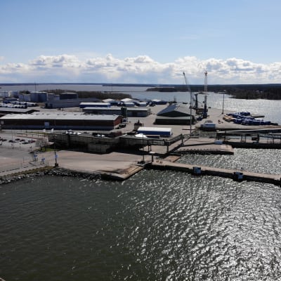 Terminalbygganden i hamnen i Vasklot i Vasa.
