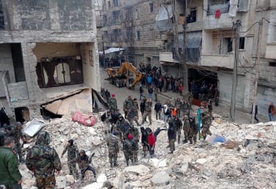Räddningsarbete i Aleppo.