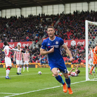 Gary Cahill firar mål