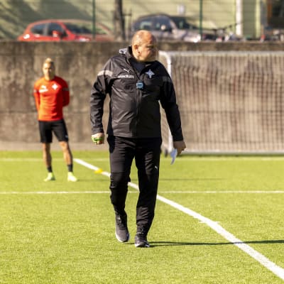 Mixu Paatelainen valmentaa HIFK:n miesten joukkuetta.