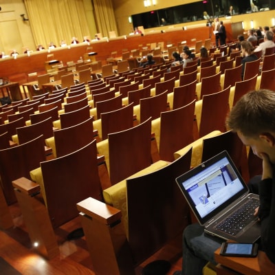 Internetaktivisten och juristen Max Schrems väntar på ett EU-domstolsbeslut. 