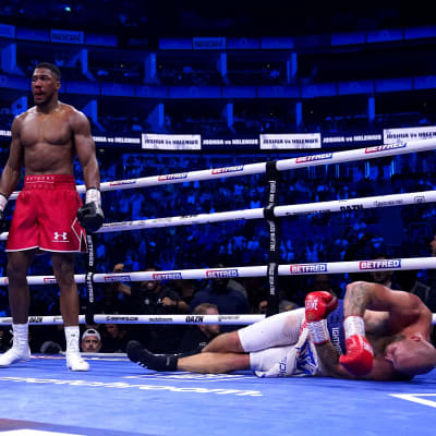 Boxaren Anthony Joshua har slagit ner Robert Helenius