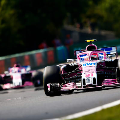Esteban Ocon och Sergio Perez kör Force India.