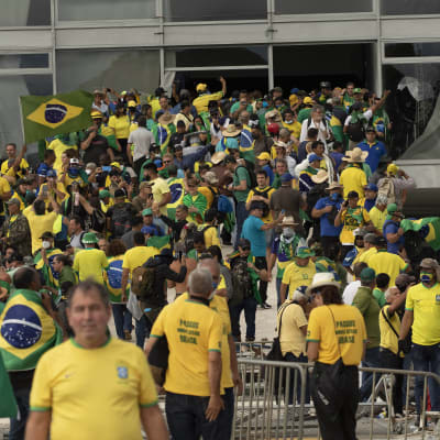 Brasilian entisen presidentin Jair Bolsonaron kannattajat tunkeutuivat kongressitaloon Brasíliassa sunnuntaina 8. tammikuuta.