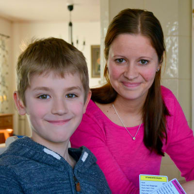 Felix Hahn och mamma Therese Hahn har gjort ett eget brädspel