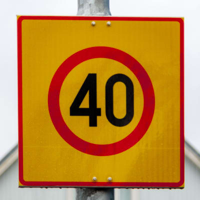 40km/h nopeusrajoituskyltti