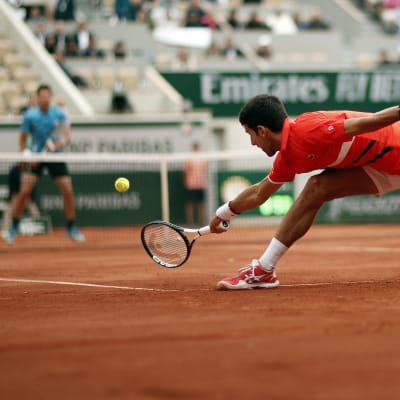 Novak Djokovic i farten i Paris.