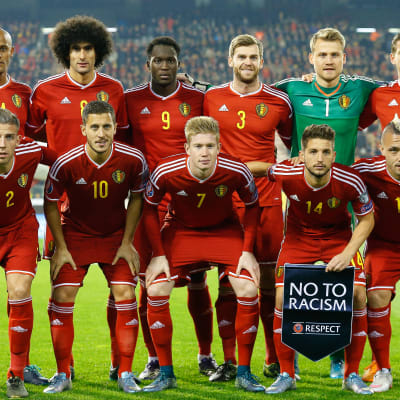 Belgiens herrlandslag i fotboll uppställda för lagbild.