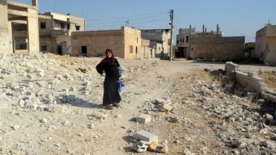 Kvinna i den strategiska staden Khan Sheikhun i provinsen Idlib 24.8.2019. Syriska regeringsstyrkor har tagit över kontrollen av staden.