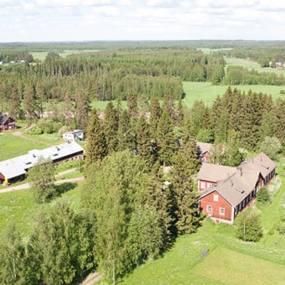 Muurajan tila Outokummussa, josta Saikkoset tekevät mummokommuunin.