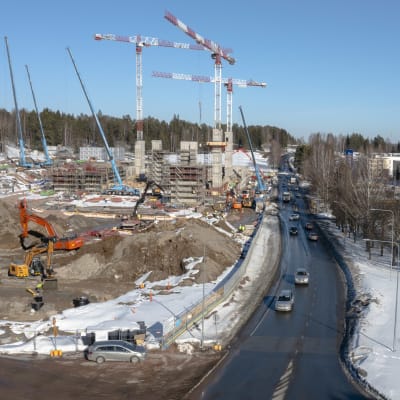 Ahvenistontie ja Assi-sairaalan rakennustyömaa Hämeenlinnassa