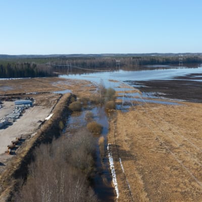 Vantaanjoki laskee pelloille Riihimäellä.