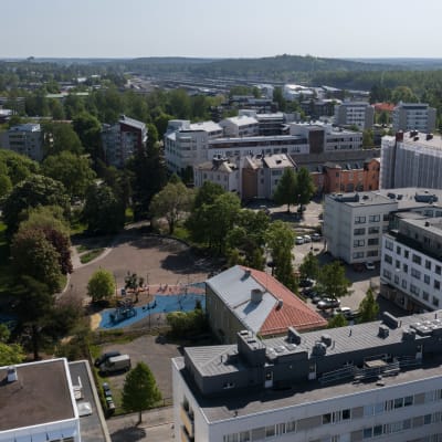 Dronekuva Kouvolan keskusta-alueelta.