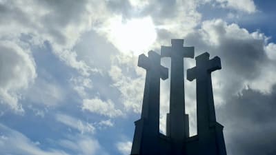 De tre korsen hör till Vilnius viktigaste symboler.