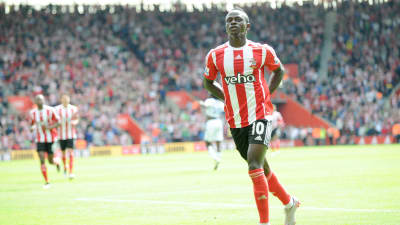 Sadio Mané firar ett mål för Southampton.